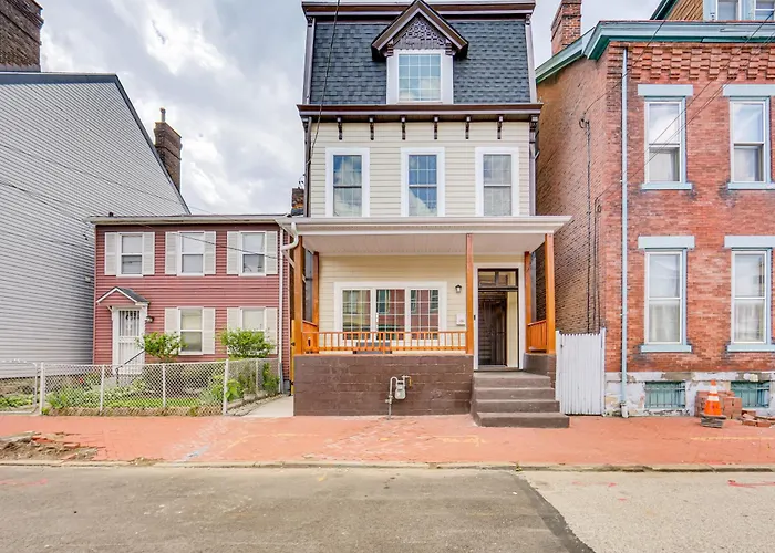 W/ Skyline Views: Walk To Stadium! Holiday home