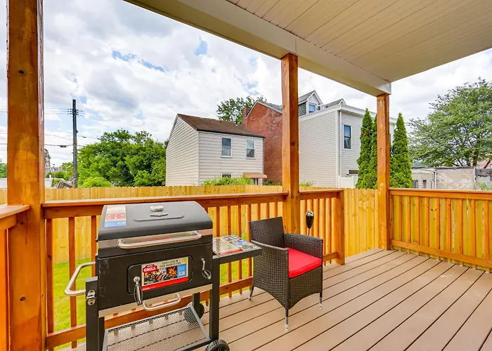 Holiday home W/ Skyline Views: Walk To Stadium! Pittsburgh