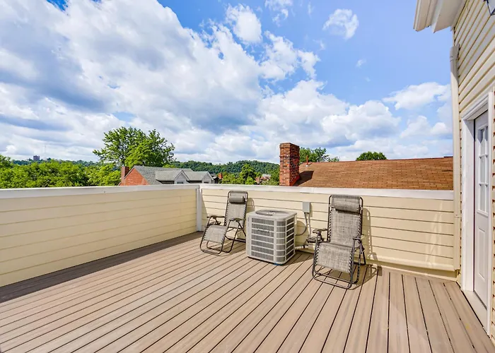 W/ Skyline Views: Walk To Stadium! Holiday home Pittsburgh