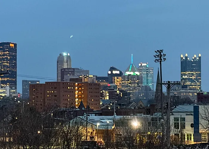 Holiday home W/ Skyline Views: Walk To Stadium!
